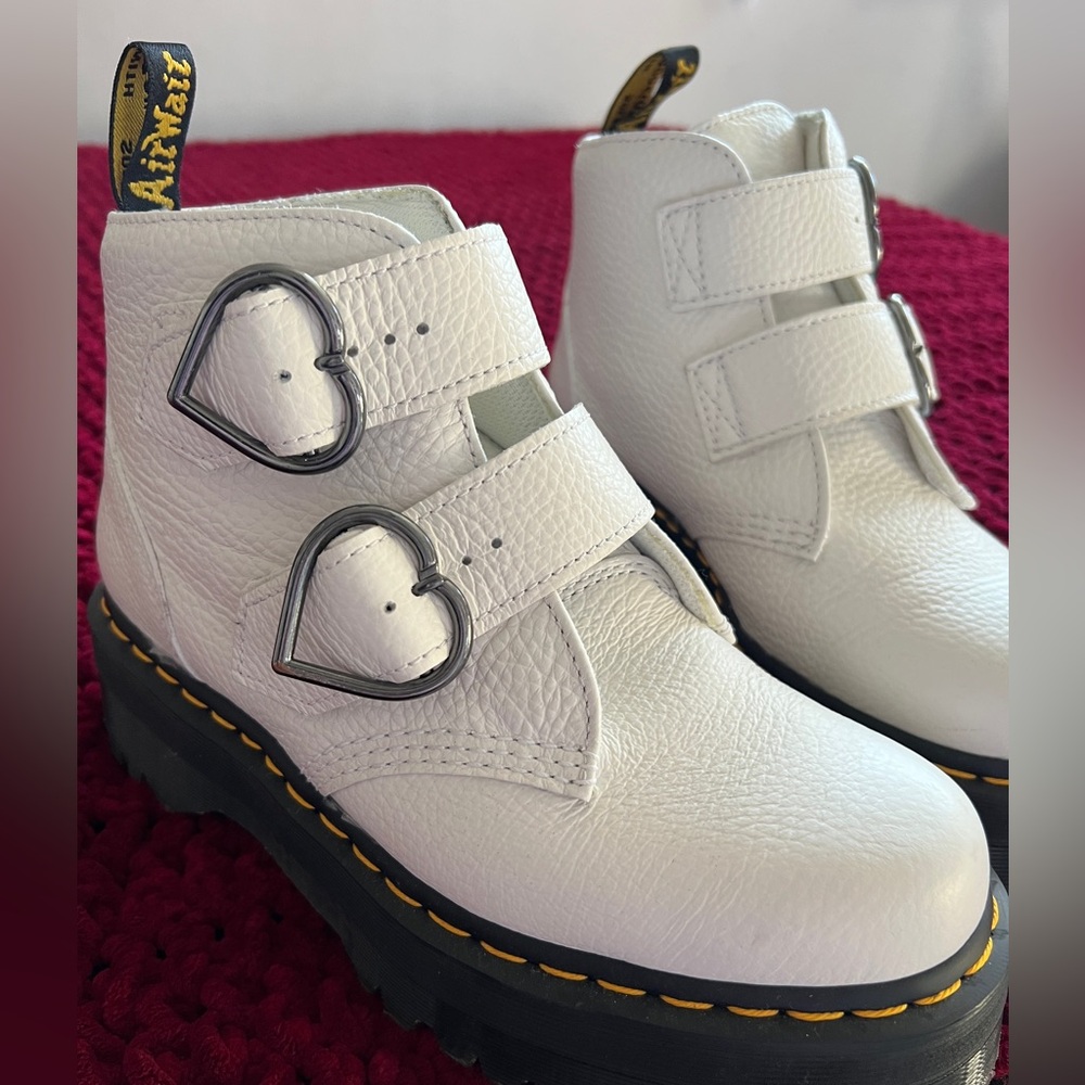 Doc Martens white Devon Heart platforms